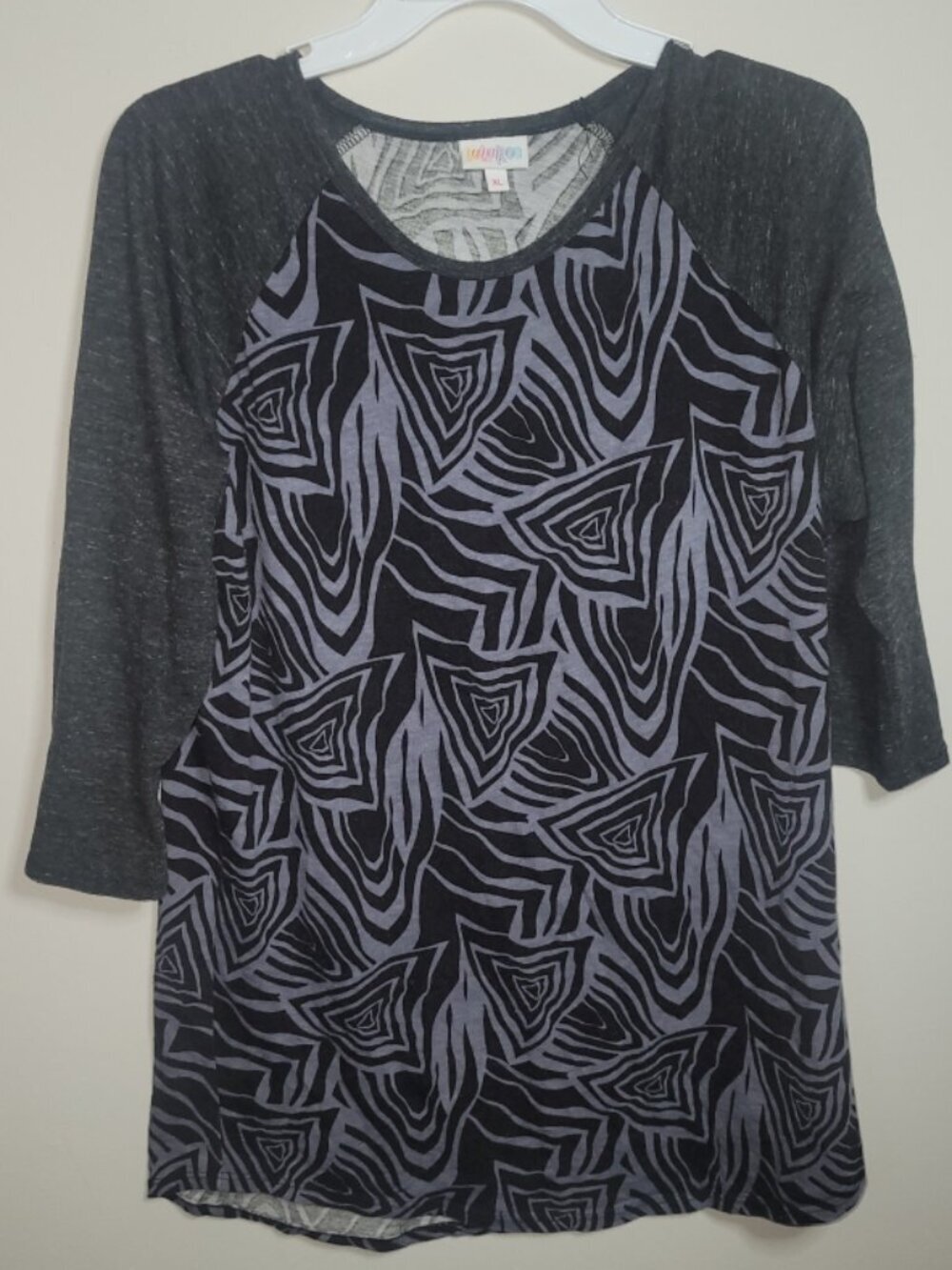 LuLaRoe XL geometric pattern Shirt
